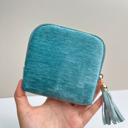 💎 Luxe Velvet Travel Jewelry Organizer – 5-Compartment Tangle-Free Storage Bag with Secure Tassel Zipper ✨