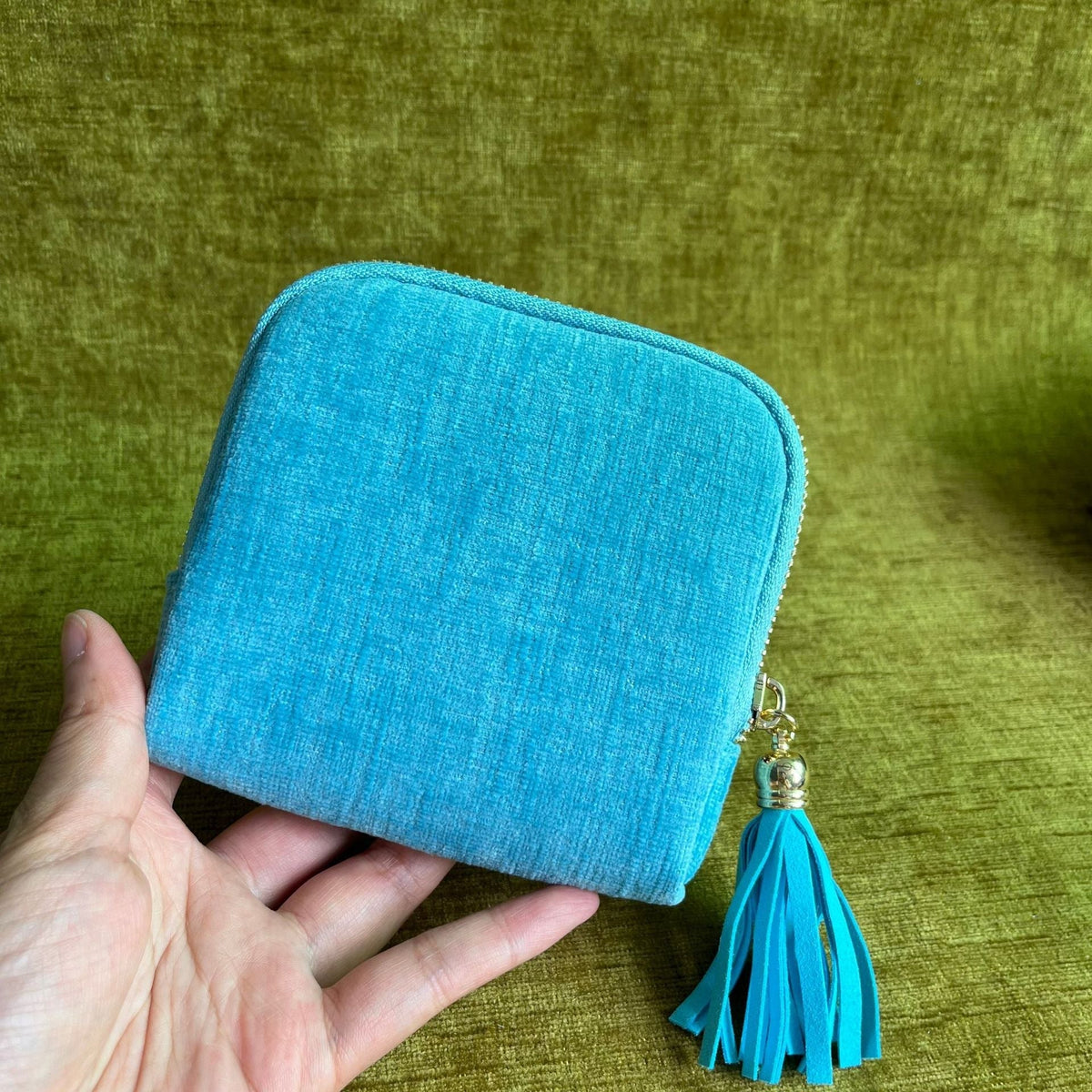 💎 Luxe Velvet Travel Jewelry Organizer – 5-Compartment Tangle-Free Storage Bag with Secure Tassel Zipper ✨