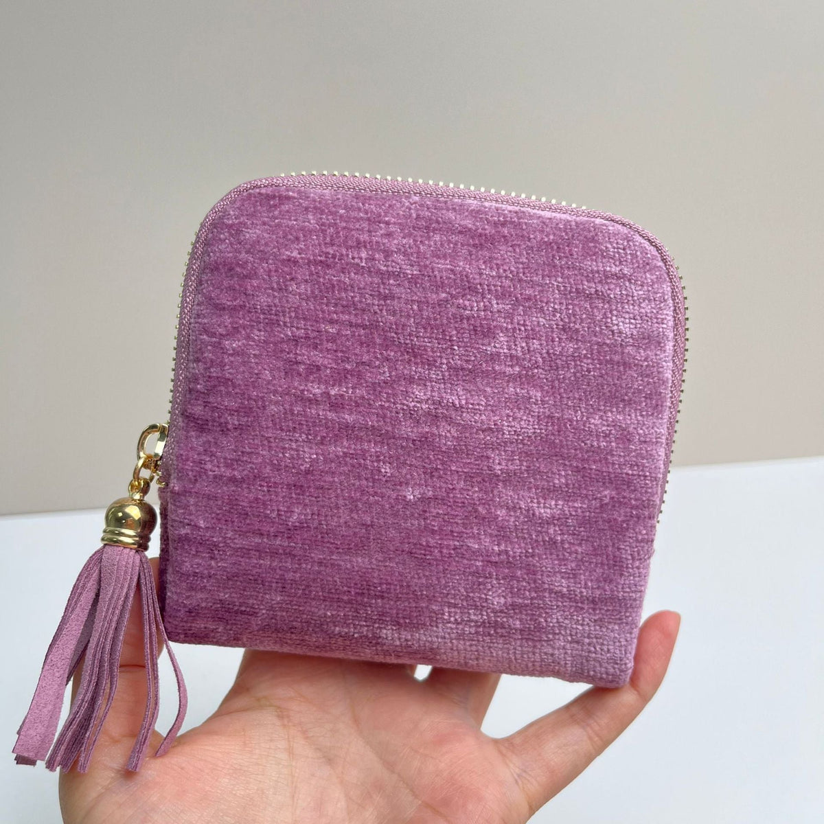 💎 Luxe Velvet Travel Jewelry Organizer – 5-Compartment Tangle-Free Storage Bag with Secure Tassel Zipper ✨