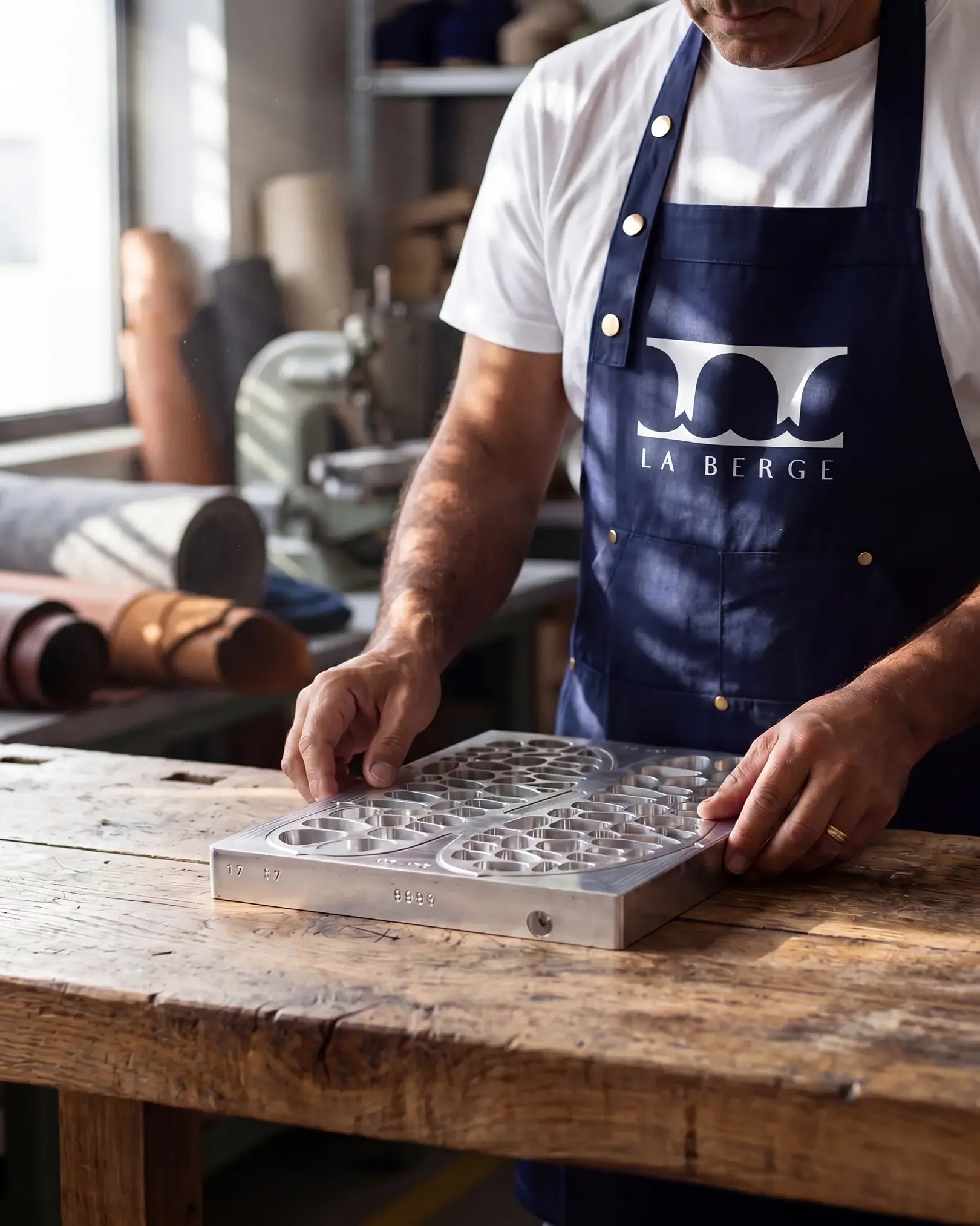 Craftsman working in the Portugal workshop